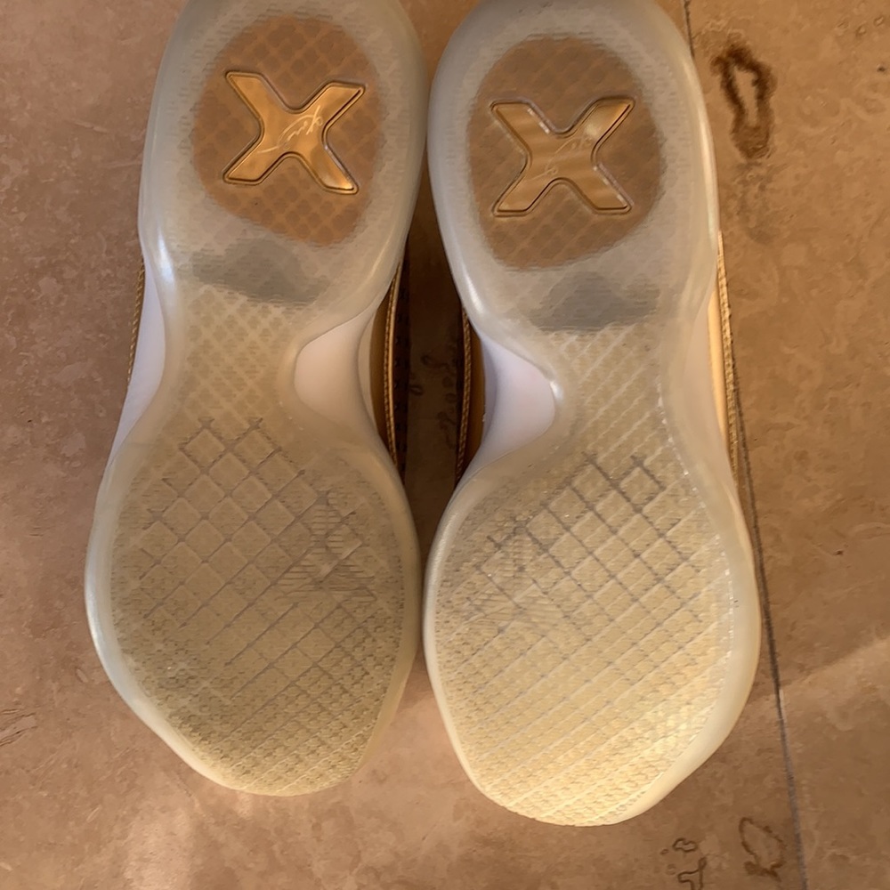 Authentic Men’s Nike KOBE X Mid EXT Gold Shoe - Picture 6 of 7